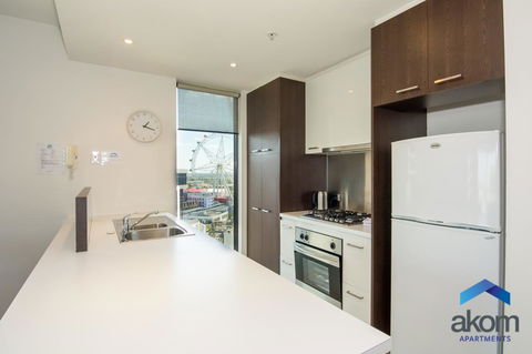 AKOM AT Docklands - Whitsundays Accommodation 14