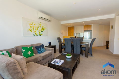AKOM AT Docklands - Whitsundays Accommodation 7