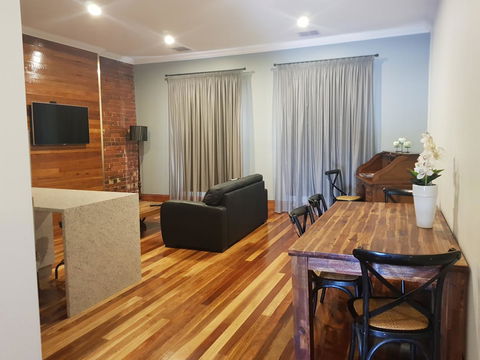 Sublime Spa Apartments - Whitsundays Accommodation 4