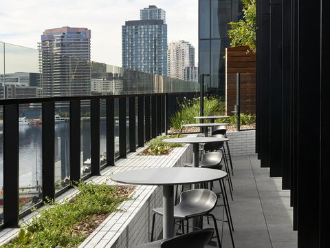 Vibe Hotel Melbourne Docklands - Whitsundays Accommodation 21