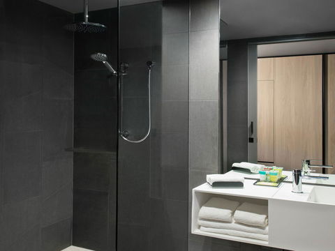 Vibe Hotel Melbourne Docklands - Whitsundays Accommodation 16