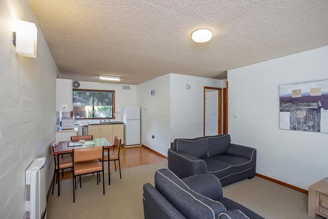 Eastern Beach Holiday Units - Whitsundays Accommodation 1