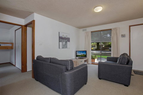 Eastern Beach Holiday Units - Whitsundays Accommodation 2