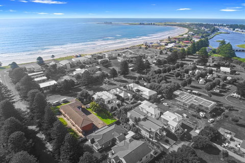 Eastern Beach Holiday Units - Whitsundays Accommodation 7