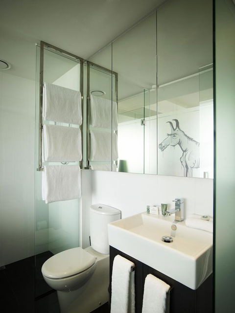 The Cullen Melbourne - Art Series - Whitsundays Accommodation 6
