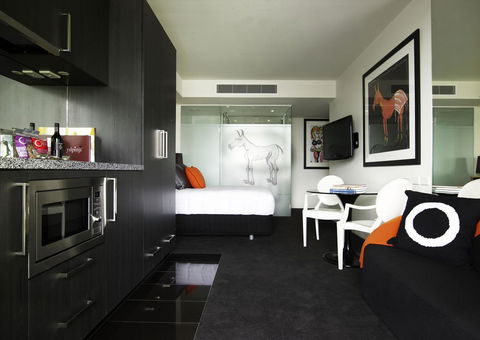 The Cullen Melbourne - Art Series - Whitsundays Accommodation 17