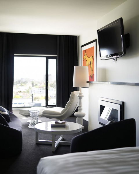 The Cullen Melbourne - Art Series - Whitsundays Accommodation 13