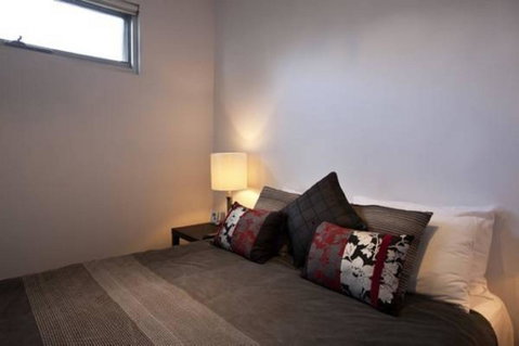 Battery Cove Beach Front Apartment - Whitsundays Accommodation 13