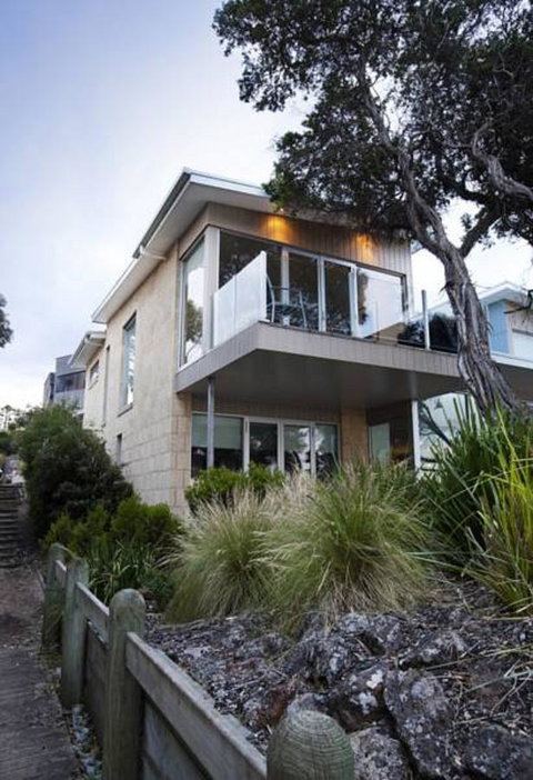 Battery Cove Beach Front Apartment - Whitsundays Accommodation 0