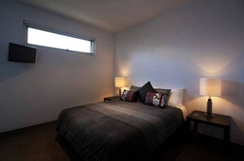 Battery Cove Beach Front Apartment - Whitsundays Accommodation 7