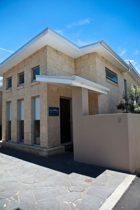 Battery Cove Beach Front Apartment - Whitsundays Accommodation 12
