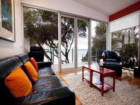 Battery Cove Beach Front Apartment - Whitsundays Accommodation 16
