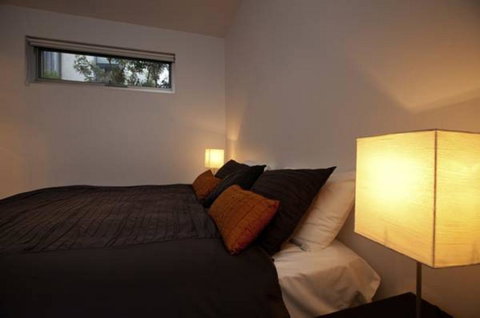 Battery Cove Beach Front Apartment - Whitsundays Accommodation 15