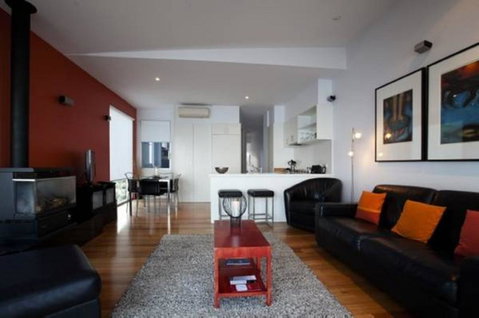 Battery Cove Beach Front Apartment - Whitsundays Accommodation 8
