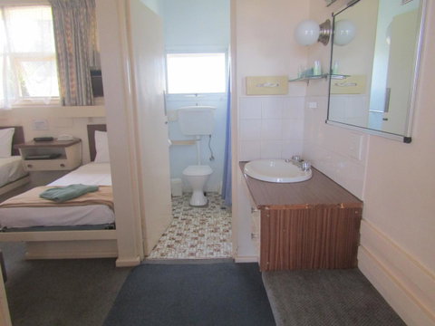 Twin City Motor Inn - Whitsundays Accommodation 15