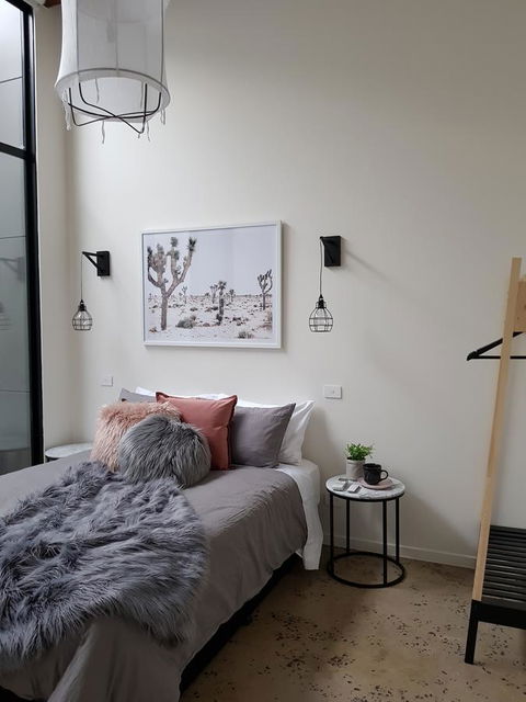 THE WAREHOUSE APARTMENTS - Whitsundays Accommodation 0