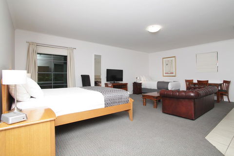 Quality Inn & Suites The Menzies - Whitsundays Accommodation 9