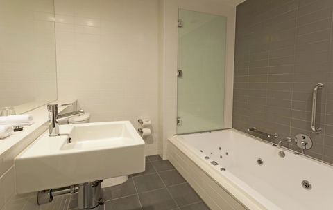 Causeway 353 Hotel - Whitsundays Accommodation 9