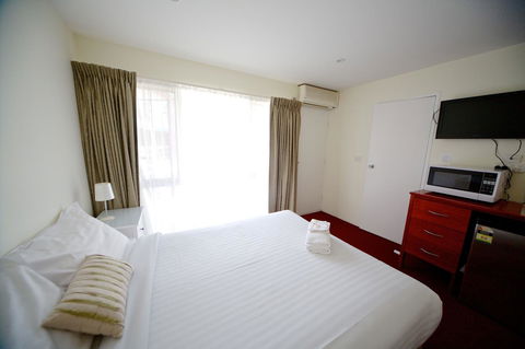 Sanctuary House Resort Motel - Whitsundays Accommodation 5
