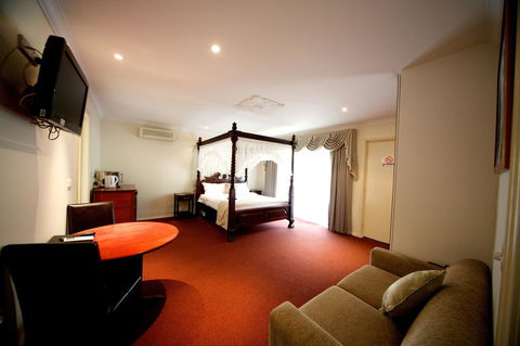 Sanctuary House Resort Motel - Whitsundays Accommodation 10