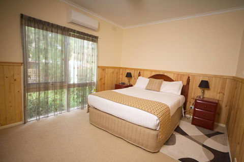 Sanctuary House Resort Motel - Whitsundays Accommodation 13