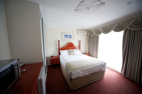 Sanctuary House Resort Motel - Whitsundays Accommodation 8
