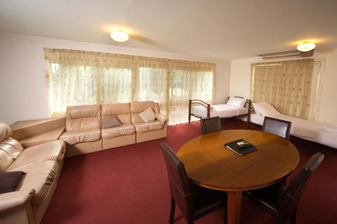 Sanctuary House Resort Motel - Whitsundays Accommodation 15