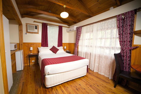 Sanctuary House Resort Motel - Whitsundays Accommodation 1