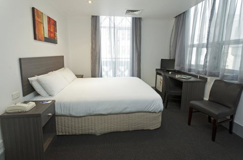 Causeway Inn On The Mall - Whitsundays Accommodation 2