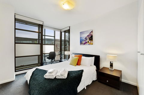 Signature Waterfront Apartments - Whitsundays Accommodation 3