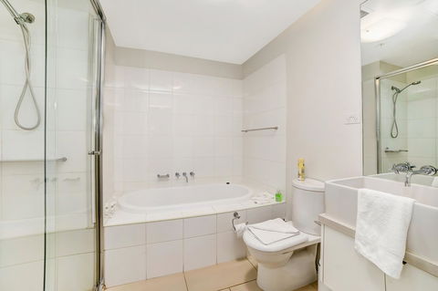 Signature Waterfront Apartments - Whitsundays Accommodation 14
