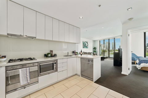Signature Waterfront Apartments - Whitsundays Accommodation 28