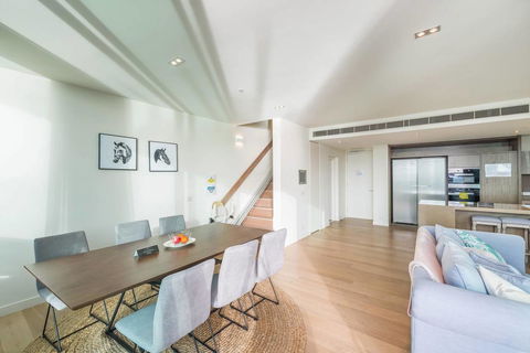 Waterfront 3 Bedroom Luxury Home Victoria Harbour - Whitsundays Accommodation 5