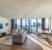 Waterfront 3 Bedroom Luxury Home Victoria Harbour - Whitsundays Accommodation