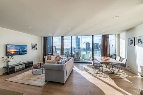 Waterfront 3 Bedroom Luxury Home Victoria Harbour - Whitsundays Accommodation 0