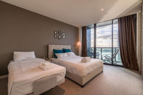 Waterfront 3 Bedroom Luxury Home Victoria Harbour - Whitsundays Accommodation 8