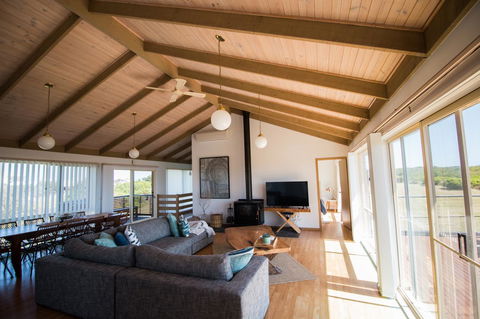 Sunsets On Martyrs Luxury Coastal Beach House Peterborough - Whitsundays Accommodation 2