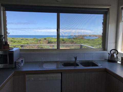 Sunsets On Martyrs Luxury Coastal Beach House Peterborough - Whitsundays Accommodation 7