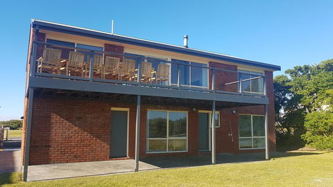 Sunsets On Martyrs Luxury Coastal Beach House Peterborough - Whitsundays Accommodation 24