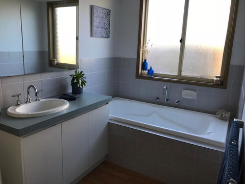 Sunsets On Martyrs Luxury Coastal Beach House Peterborough - Whitsundays Accommodation 17