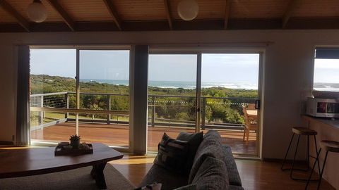 Sunsets On Martyrs Luxury Coastal Beach House Peterborough - Whitsundays Accommodation 6