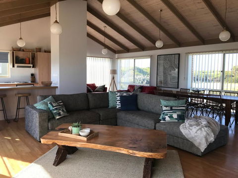 Sunsets On Martyrs Luxury Coastal Beach House Peterborough - Whitsundays Accommodation 13