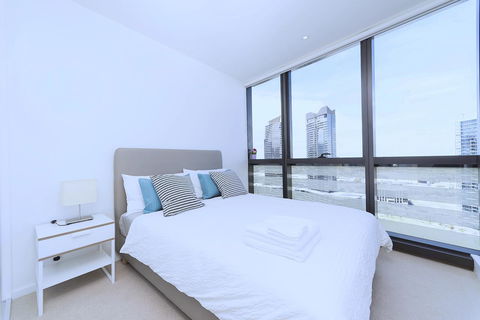 Brilliant Victoria Harbour Waterfront - Whitsundays Accommodation 1