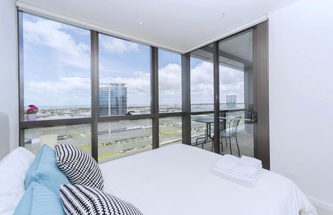 Brilliant Victoria Harbour Waterfront - Whitsundays Accommodation 0