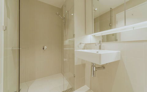 Brilliant Victoria Harbour Waterfront - Whitsundays Accommodation 4