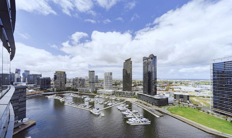Brilliant Victoria Harbour Waterfront - Whitsundays Accommodation 7