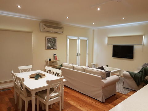Healesville House - Fig Tree House - Whitsundays Accommodation 8