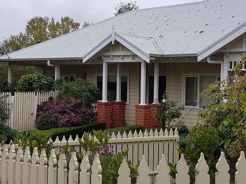 Healesville House - Fig Tree House - Whitsundays Accommodation 0