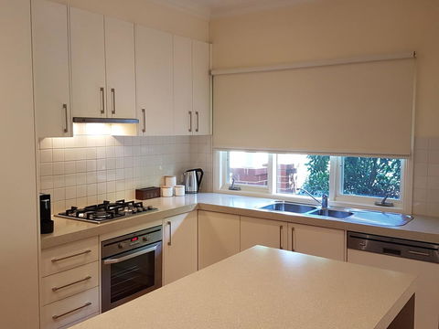 Healesville House - Fig Tree House - Whitsundays Accommodation 6