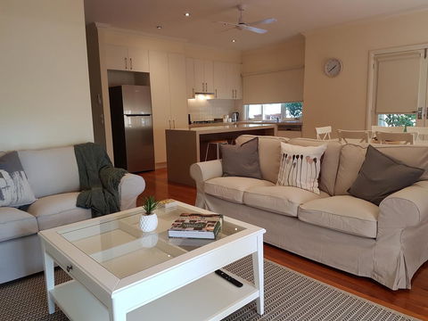 Healesville House - Fig Tree House - Whitsundays Accommodation 7
